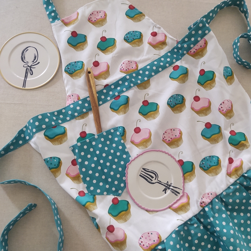 🆕Cupcake 🧁& Polka•DoT Apron by Gourmet Club ~`•